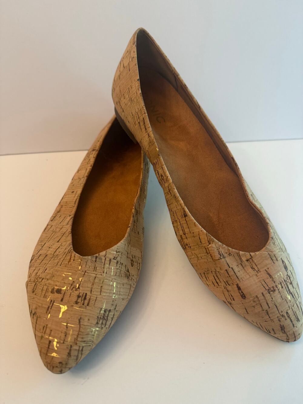 Vionic Gem Caballo Flats Women’s Size 9.5 Gold Tan Cork Comfort Orthotic Shoes